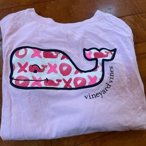 Vineyard vines girls medium valentines whale
